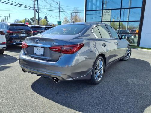 2022 INFINITI Q50 LUXE