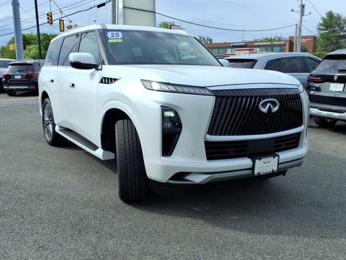 Radiant White 2025 INFINITI QX80 Luxe