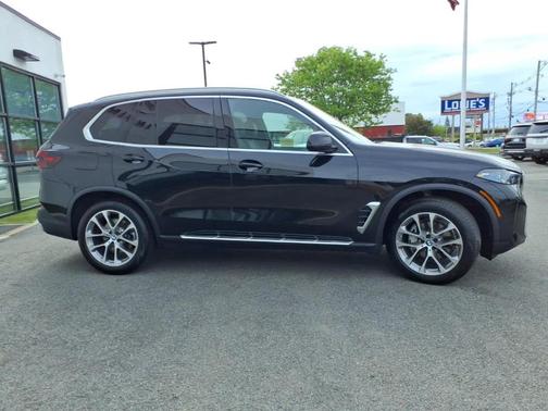 Black Sapphire Metallic 2026 BMW X5 xDrive40i