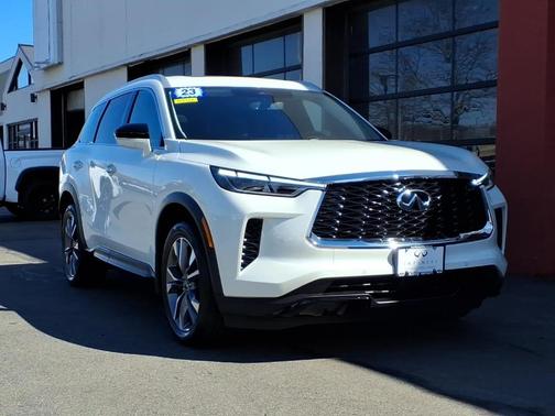 Majestic White 2023 INFINITI QX60 Luxe