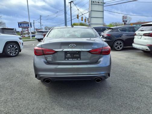 2022 INFINITI Q50 LUXE