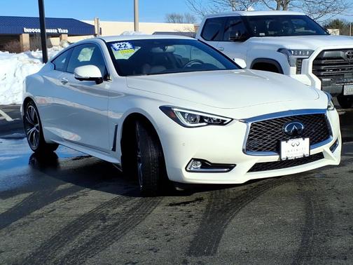 2022 INFINITI Q60 LUXE