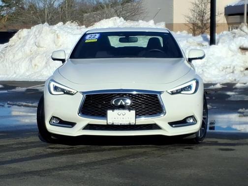 2022 INFINITI Q60 LUXE