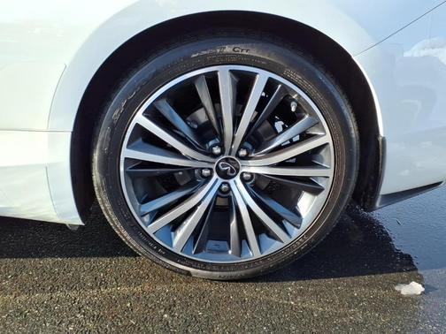 2022 INFINITI Q60 LUXE