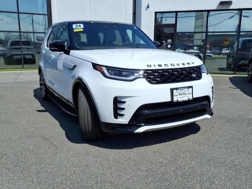 Fuji White 2024 Land Rover Discovery P300 Dynamic SE