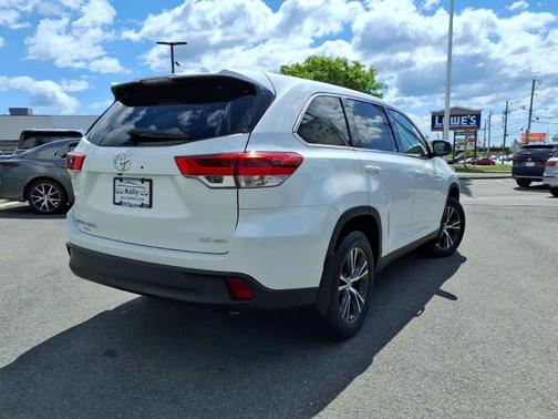 Blizzard Pearl 2019 Toyota Highlander LE Plus