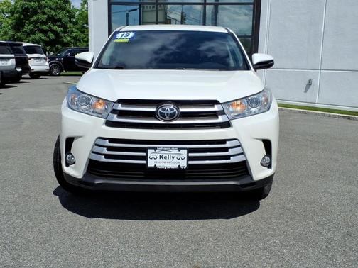 Blizzard Pearl 2019 Toyota Highlander LE Plus