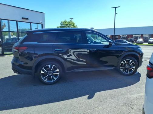 Mineral Black 2023 INFINITI QX60 Luxe