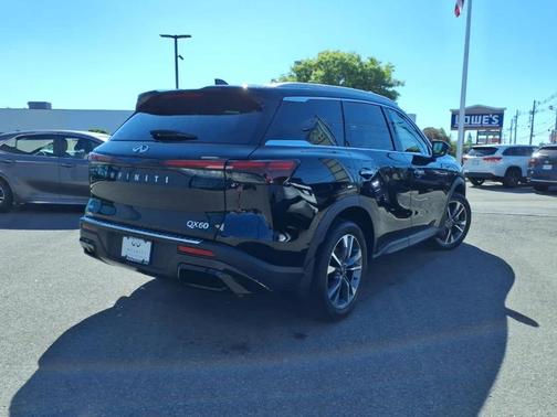 Mineral Black 2023 INFINITI QX60 Luxe