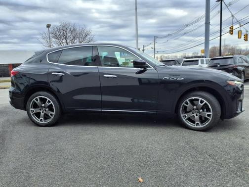 2023 Maserati Levante Modena