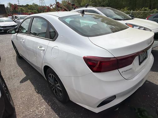 Snow White Pearl 2023 Kia Forte LXS