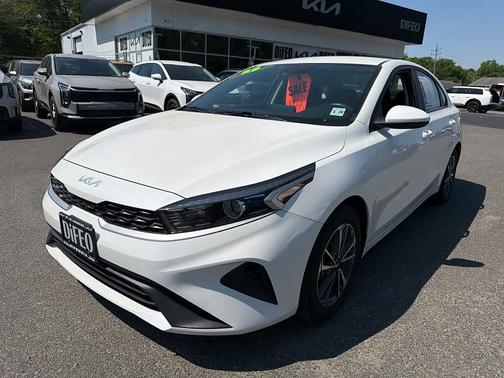 Snow White Pearl 2023 Kia Forte LXS