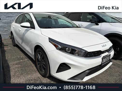 Snow White Pearl 2023 Kia Forte LXS