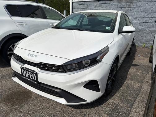 Snow White Pearl 2023 Kia Forte LXS