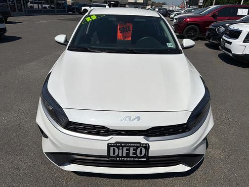 Snow White Pearl 2023 Kia Forte LXS