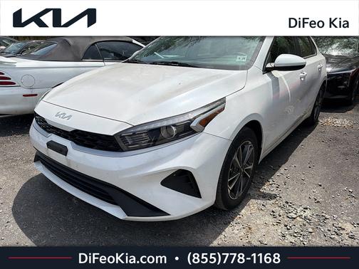Snow White Pearl 2023 Kia Forte LXS