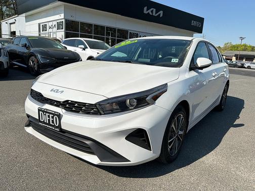 Snow White Pearl 2023 Kia Forte LXS