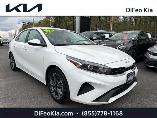 Snow White Pearl 2024 Kia Forte LXS