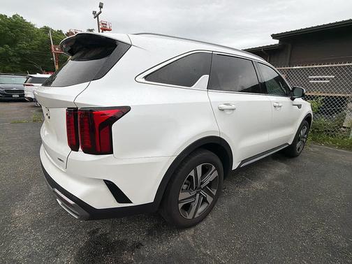 Snow White Pearl 2023 Kia Sorento Hybrid EX