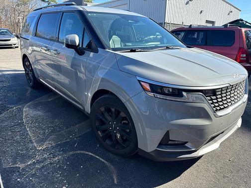 Ceramic Silver 2024 Kia Carnival SX