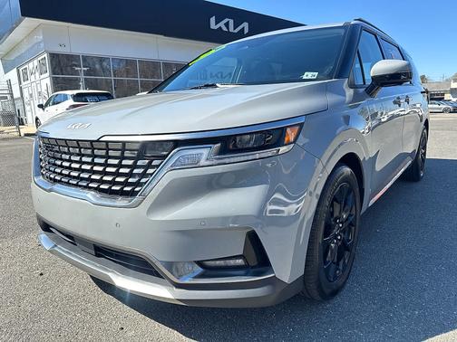 Ceramic Silver 2024 Kia Carnival SX