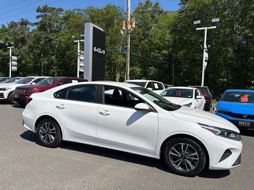 Snow White Pearl 2023 Kia Forte LXS