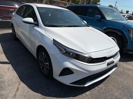 Snow White Pearl 2023 Kia Forte LXS
