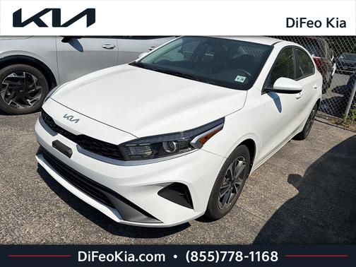 Snow White Pearl 2023 Kia Forte LXS