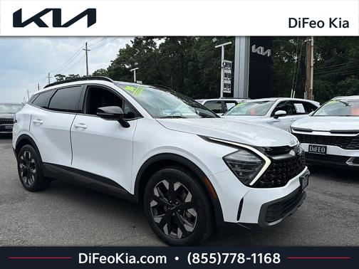Glacial White Pearl 2024 Kia Sportage X-Line