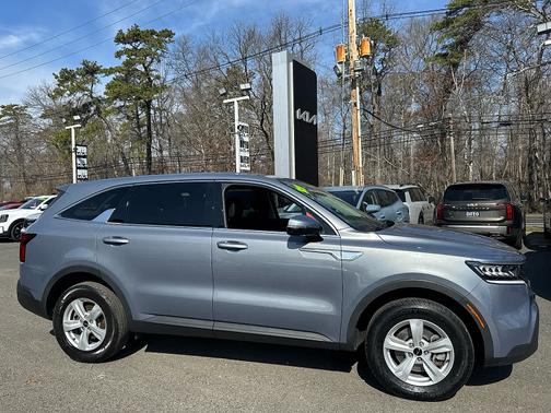 Everlasting Silver 2023 Kia Sorento LX