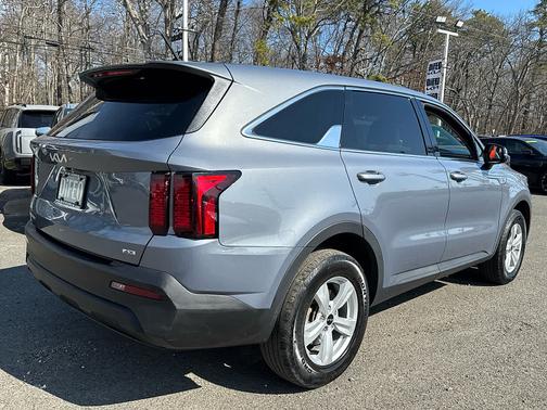 Everlasting Silver 2023 Kia Sorento LX