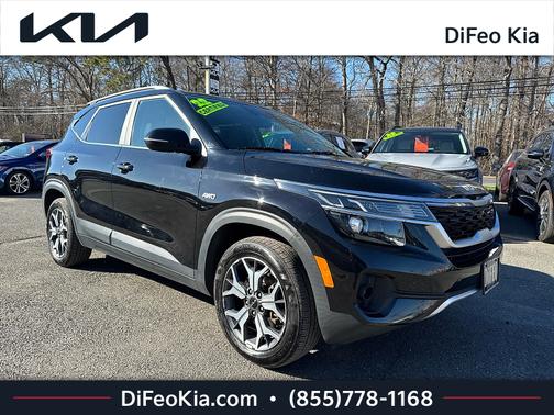 Cherry Black 2022 Kia Seltos EX