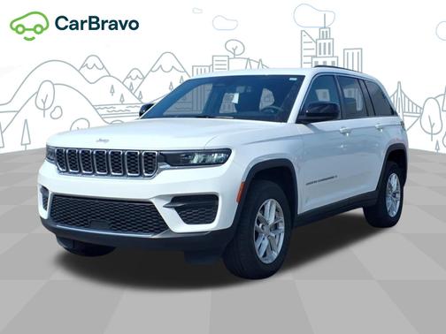 Bright White Clearcoat 2024 Jeep Grand Cherokee Laredo X 4x4