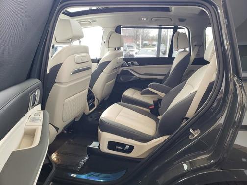 Dravit Grey Metallic 2026 BMW X7 ALPINA XB7