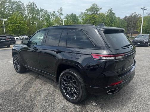 Diamond Black Crystal Pearlcoat 2024 Jeep Grand Cherokee Summit Reserve
