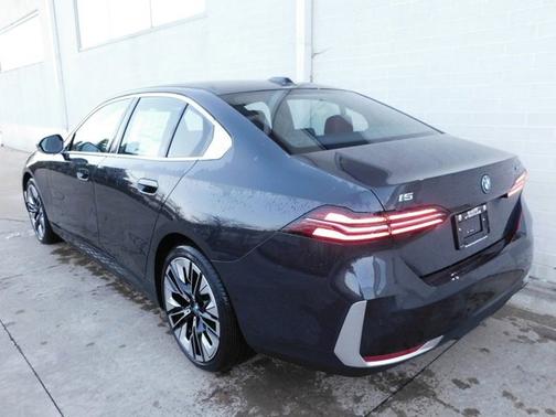 2025 BMW i5 xDrive40