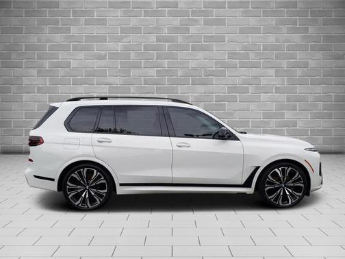 2024 BMW X7 M60i