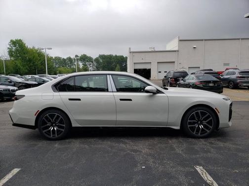 2025 BMW 740 740i xDrive