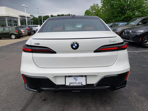 2025 BMW 740 740i xDrive