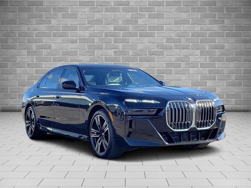 2023 BMW 740 740i