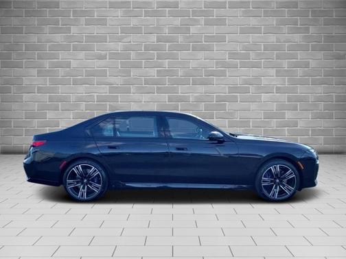2023 BMW 740 740i