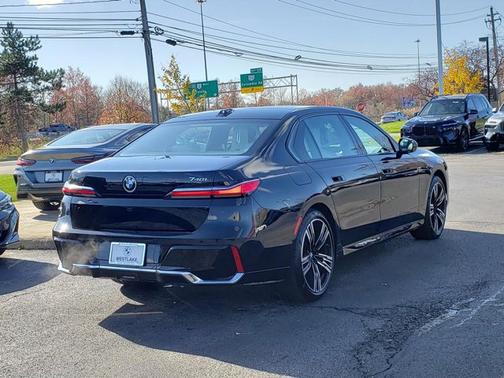 2023 BMW 740 740i