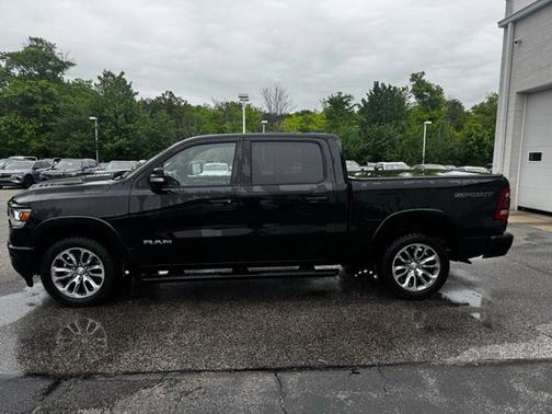 Diamond Black Crystal Pearlcoat 2021 RAM 1500 Laramie