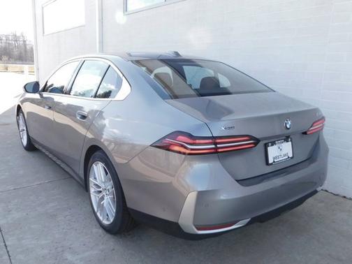 2025 BMW 530 530i xDrive