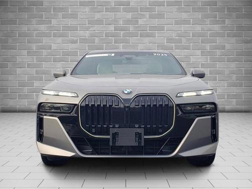2025 BMW 760 760i xDrive