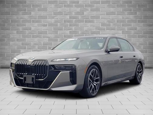2025 BMW 760 760i xDrive