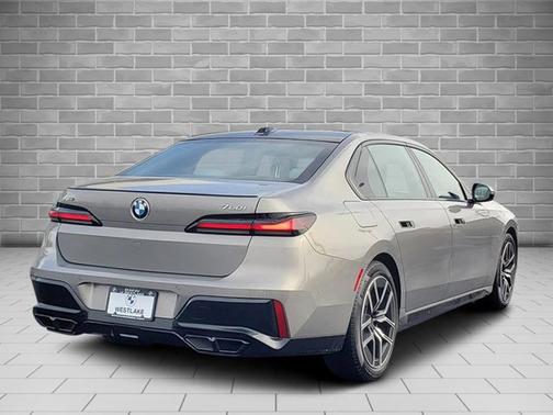 2025 BMW 760 760i xDrive