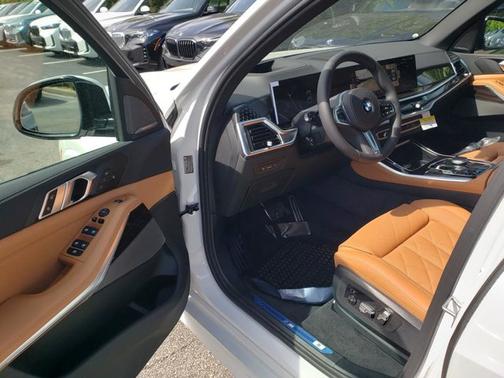 Mineral White Metallic 2026 BMW X5 xDrive40i