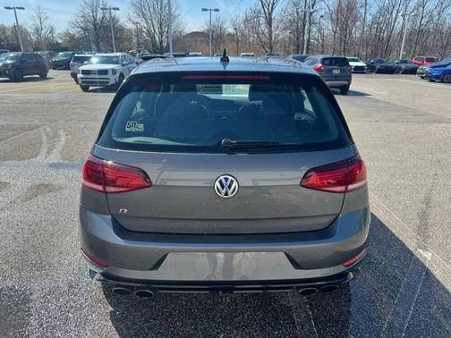 2018 Volkswagen Golf R 4-Door w/DCC & Navigation