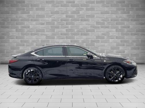 2023 Lexus ES 300h F SPORT Handling